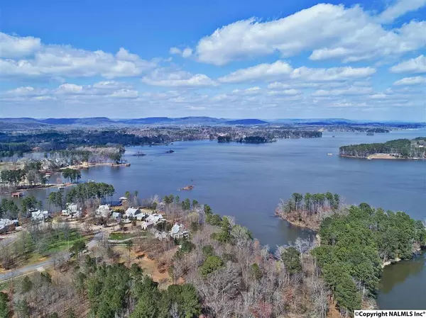 15 Lake Pointe Circle, Scottsboro, AL 35769