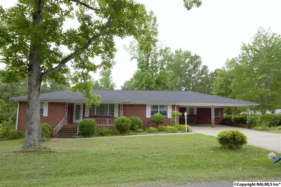 500 Garrett Drive, Centre, AL 35960