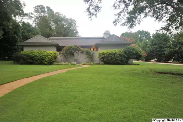 2310 Brookside Drive SE, Decatur, AL 35601