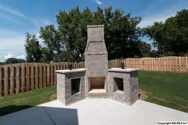 Athens, AL 35613,14912 Commonwealth Drive