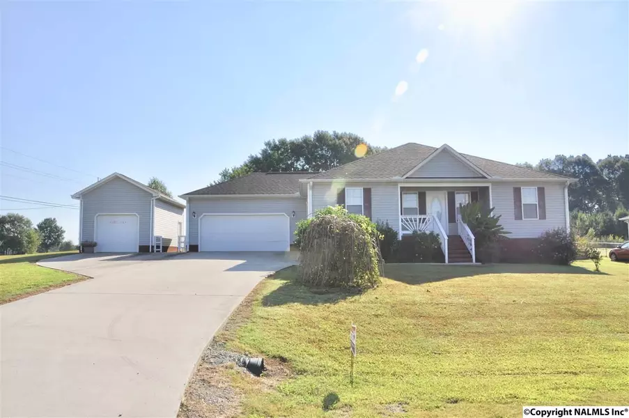 17 Mary Jo Isom Lane, Arab, AL 35016