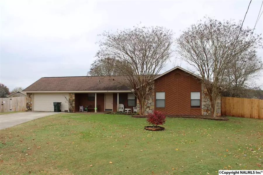 171 Silverwood Lane, Hazel Green, AL 35750