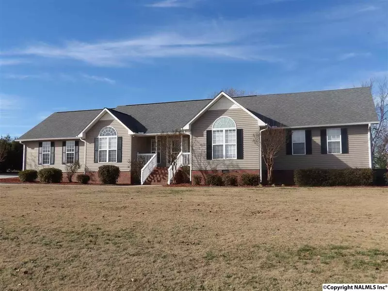 125 Lake Ridge Lane, Guntersville, AL 35976