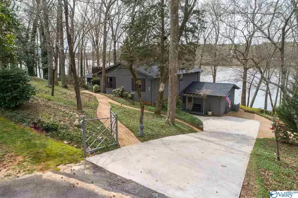 1802 S Roseberry Drive,  Scottsboro,  AL 35769