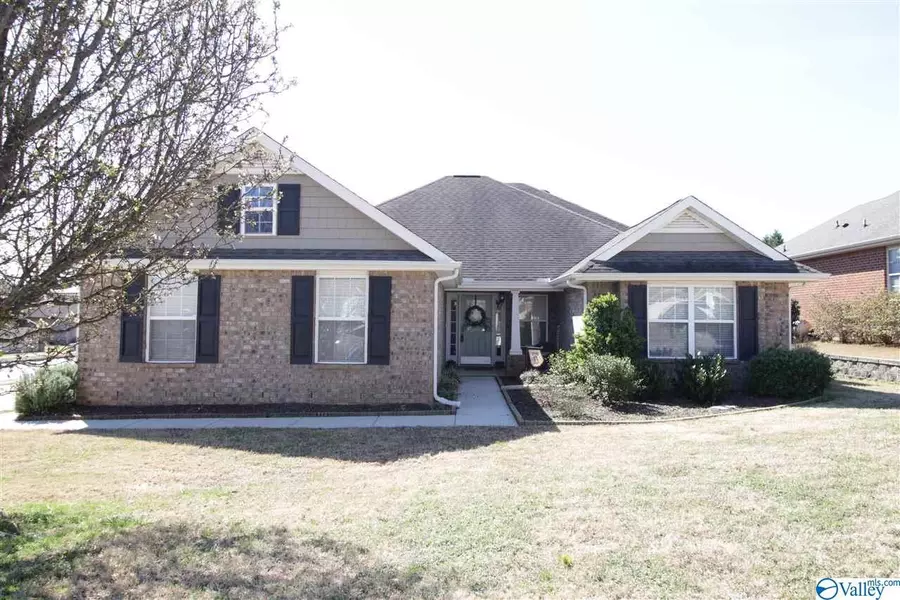 6825 Wintercrest Way, Owens Cross Roads, AL 35763