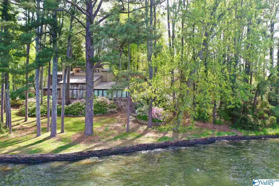 190 Buck Island Point, Guntersville, AL 35976