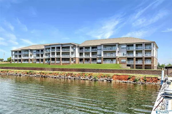 6122 UNIT 105 Bay Village Drive #105, Athens, AL 35611