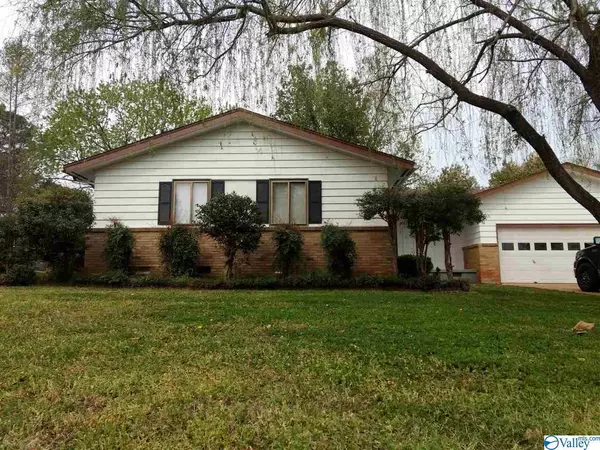 3016 Bayless Drive SW, Huntsville, AL 35805