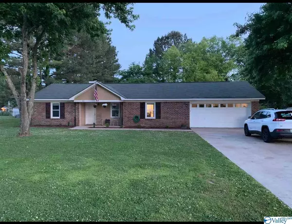 102 Elton Drive NW, Meridianville, AL 35759