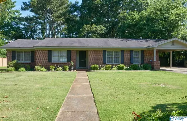 2107 Woodmont Drive SE, Decatur, AL 35601