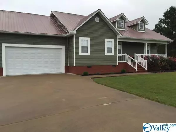 108 Ledbetter Lane, Geraldine, AL 35974