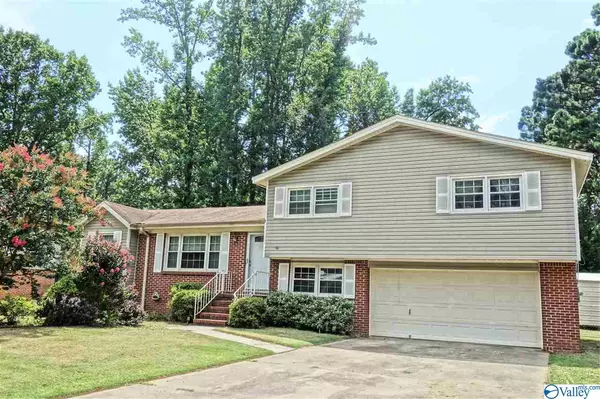 6623 Robinhood Lane, Huntsville, AL 35806