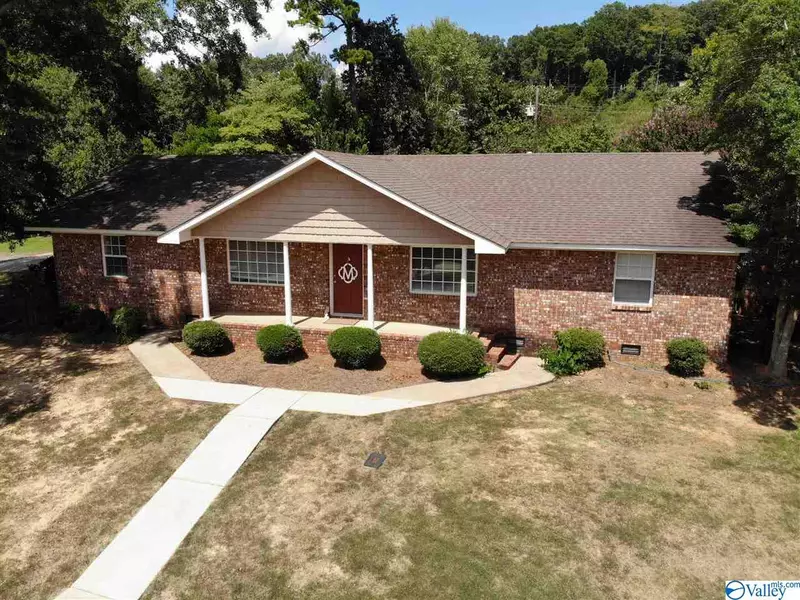 3500 Colonial Drive, Guntersville, AL 35976