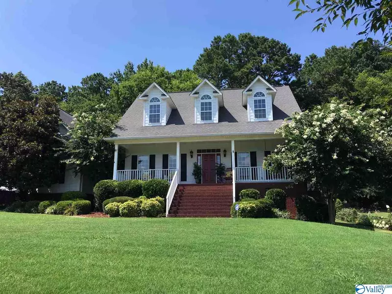 204 Tomahawk Circle, Guntersville, AL 35976