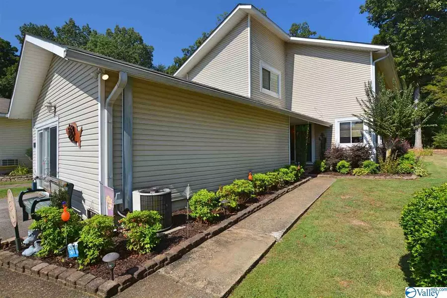 80 Riverbend Circle, Guntersville, AL 35976