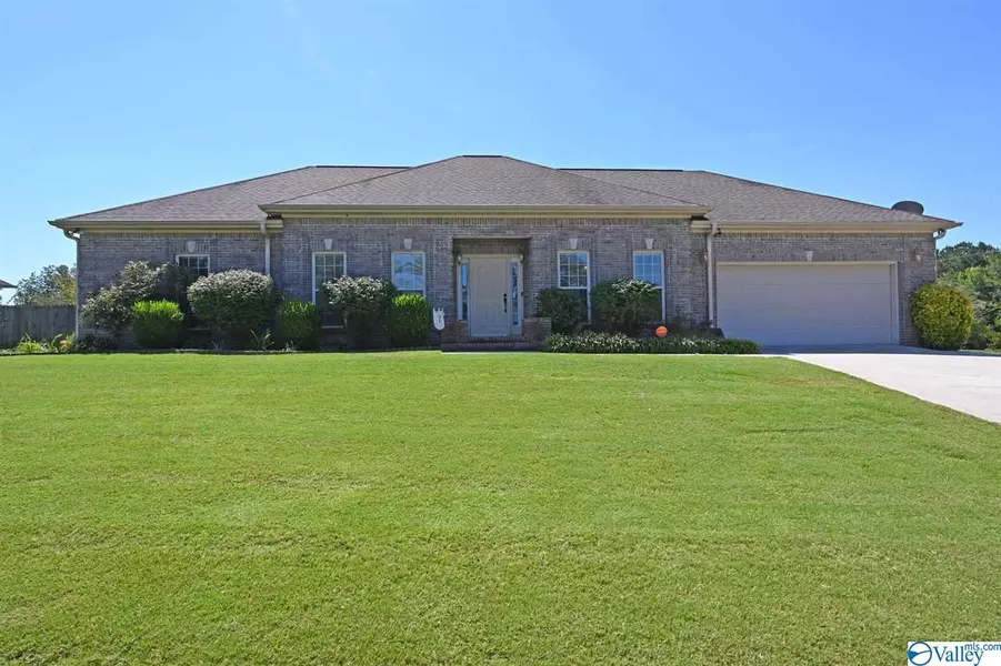 1228 Hunter Lane SW, Hartselle, AL 35640