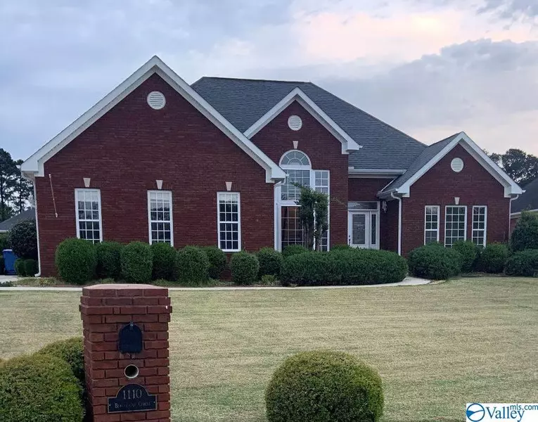 1110 Blackbriar Circle, Hartselle, AL 35640