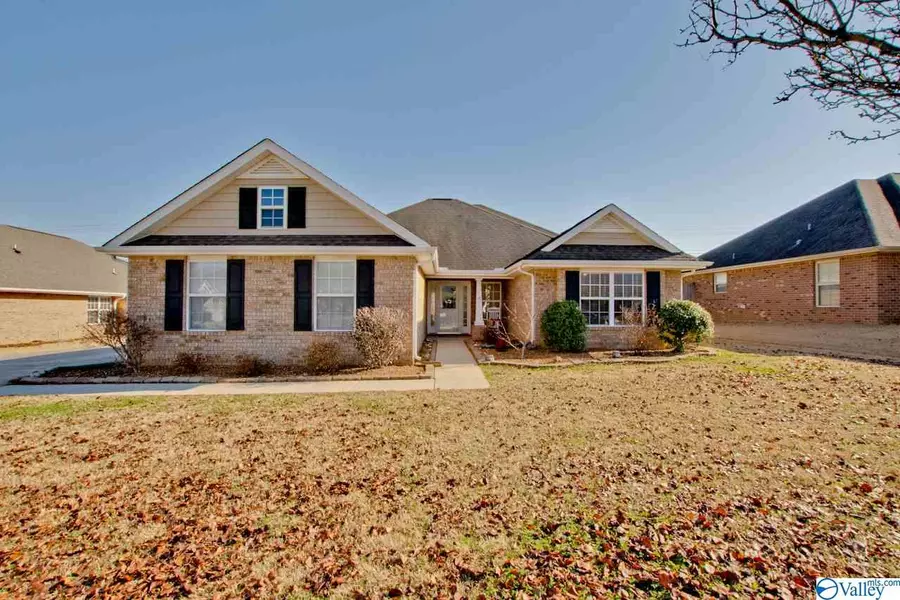 4926 Montauk Trail, Owens Cross Roads, AL 35763