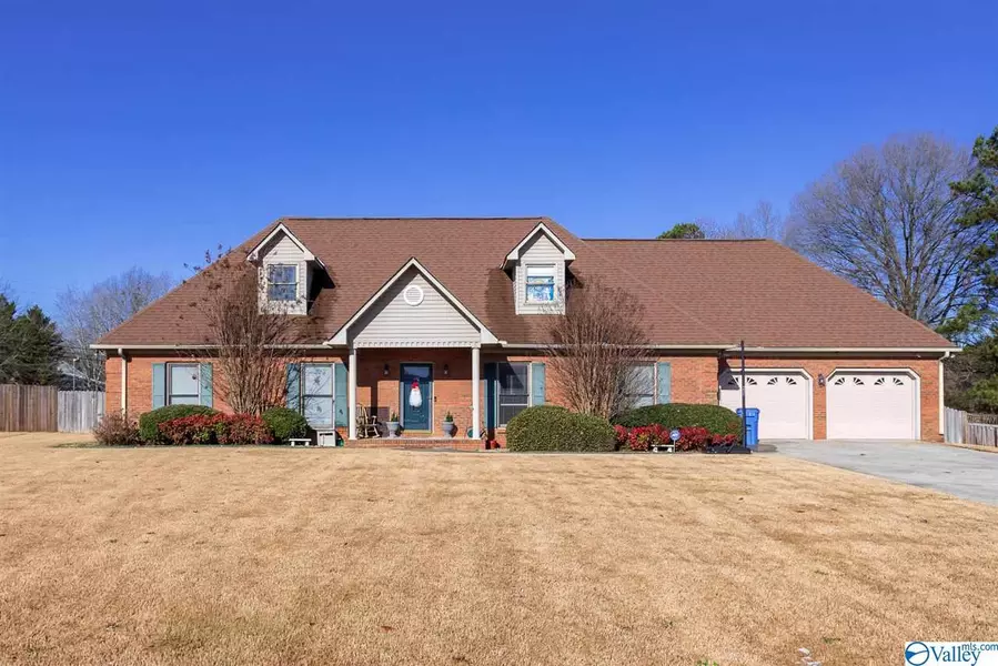 533 Chantels Way SW, Hartselle, AL 35640