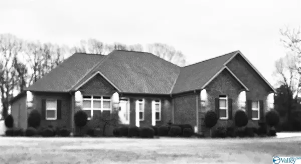 335 South Mountain Drive, Trinity, AL 35673