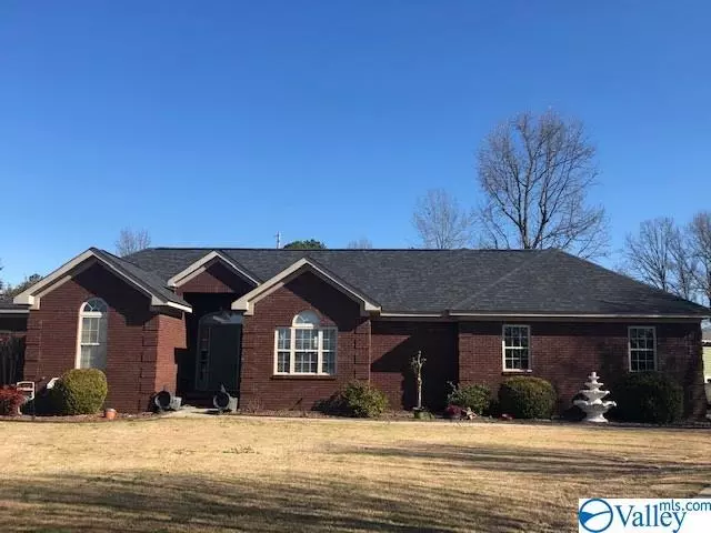 1900 Beechwood Drive, Hartselle, AL 35640