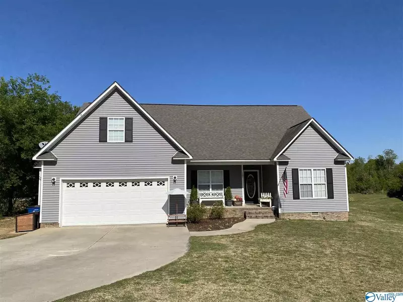 165 Lake Ridge Lane, Guntersville, AL 35976