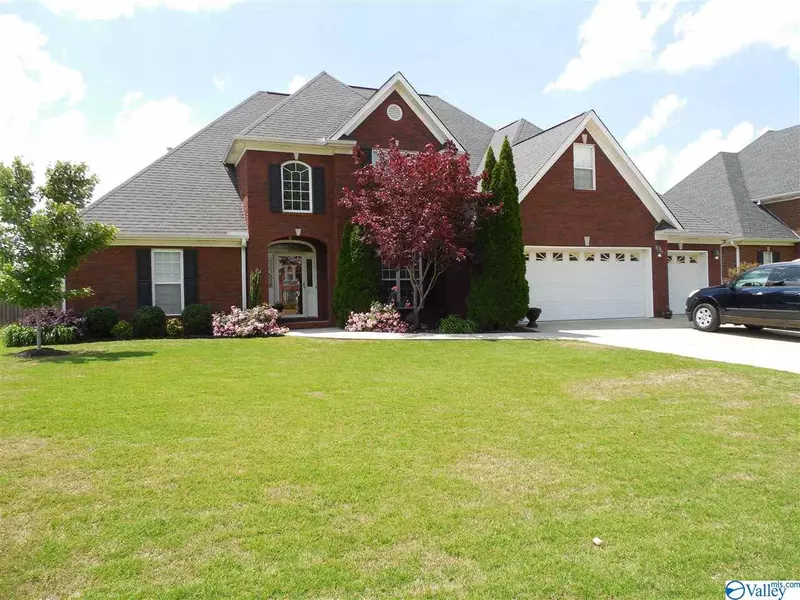 1109 Ridgecrest Lane NE, Hartselle, AL 35640