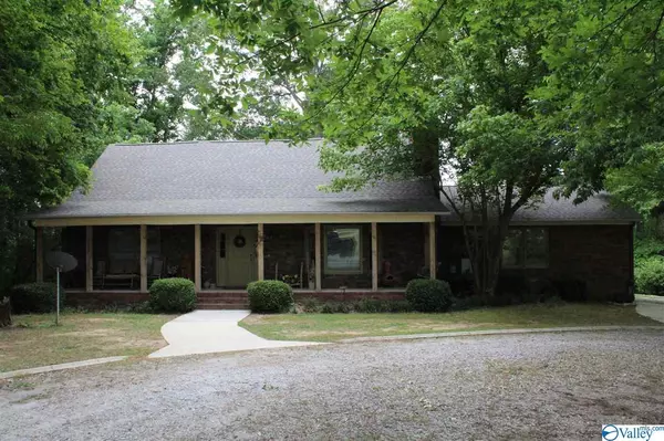 206 Butch Cash Road, Hazel Green, AL 35750