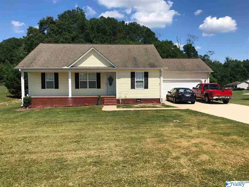 93 Mary Jo Isom Lane, Arab, AL 35016