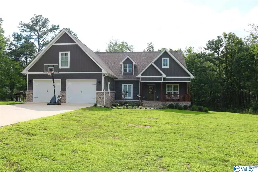 670 Mini Farm Road, Grant, AL 35747