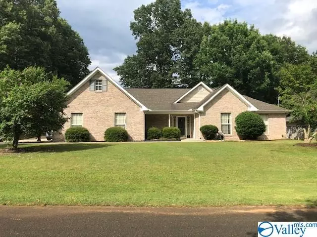 5301 Jefferson Circle, Guntersville, AL 35976