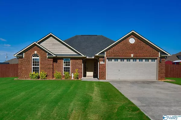 102 Deer Path Court, New Market, AL 35761