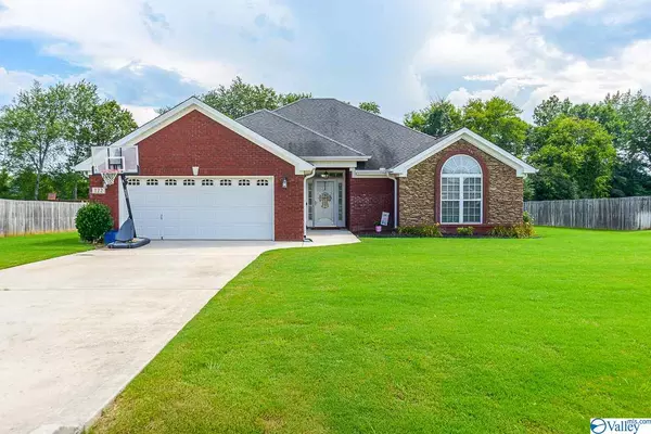 122 Bucks Pocket Drive, New Market, AL 35761