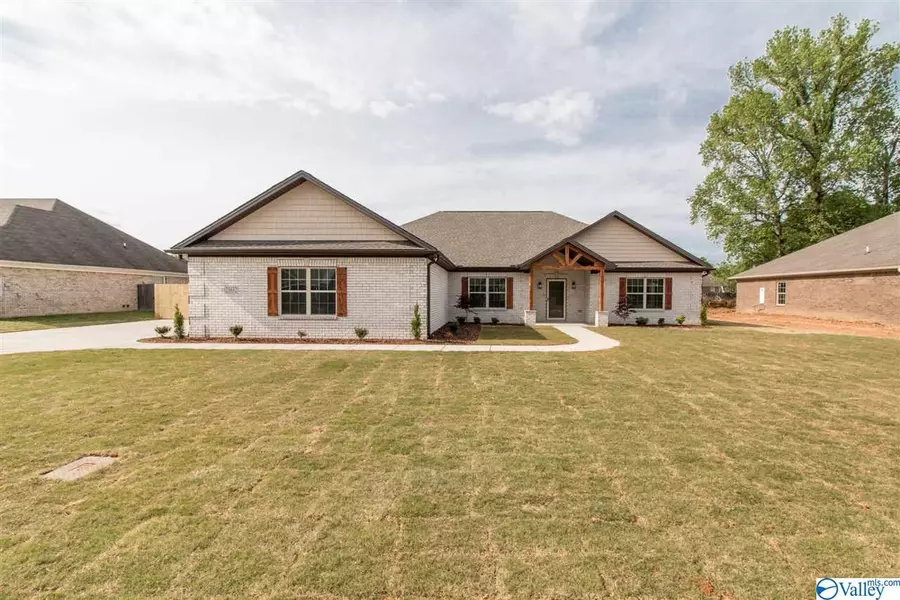 21975 Silver Oaks Circle, Athens, AL 35613