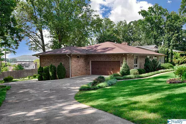 1303 Huntsville Hills Drive SE, Huntsville, AL 35802