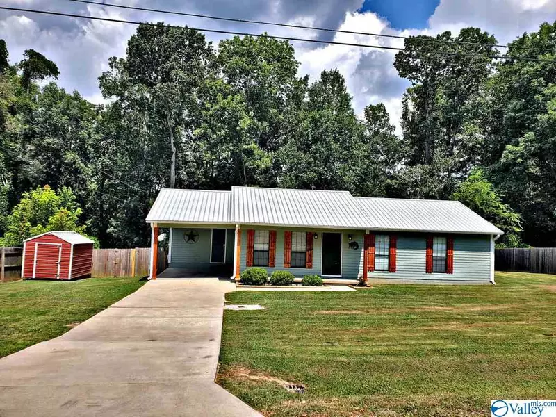 2227 Hillview Street NW, Hartselle, AL 35640