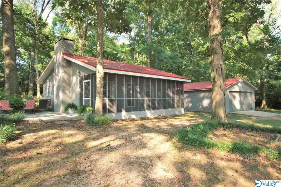 9574 Poplar Point Road, Athens, AL 35611