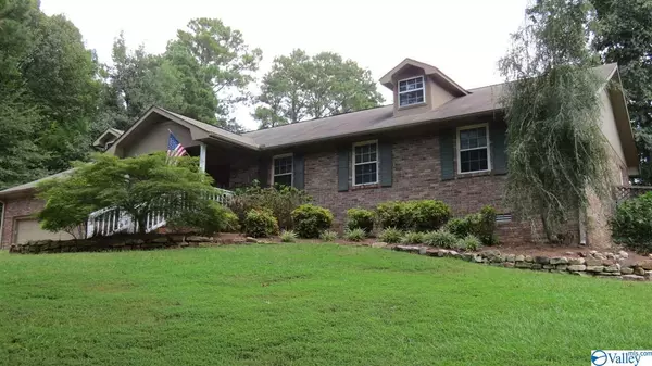 3401 Creek Circle, Guntersville, AL 35976