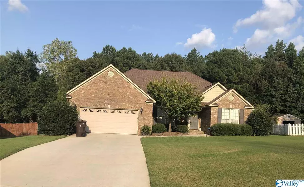 804 Anna Circle, Hartselle, AL 35640