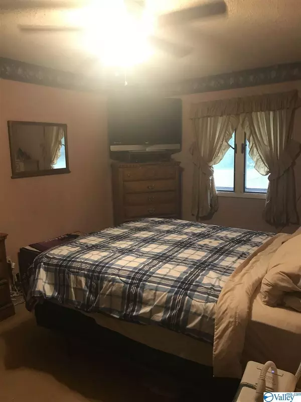 Hazel Green, AL 35750,272 Oakview Road