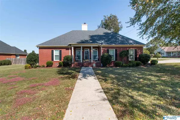 1004 Covington Court, Arab, AL 35016