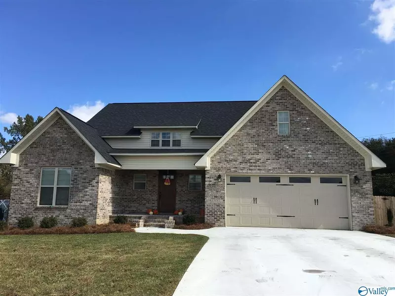 17 Berkshire Lane, Albertville, AL 35950