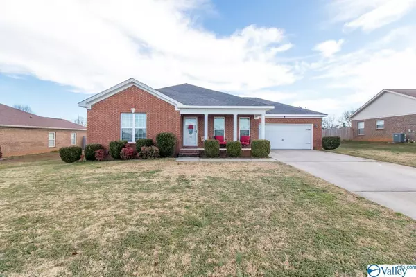 195 Glenda Sue Lane, New Market, AL 35761