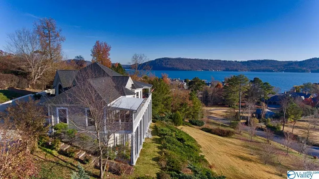 1039 Harbor Ridge Road, Guntersville, AL 35976