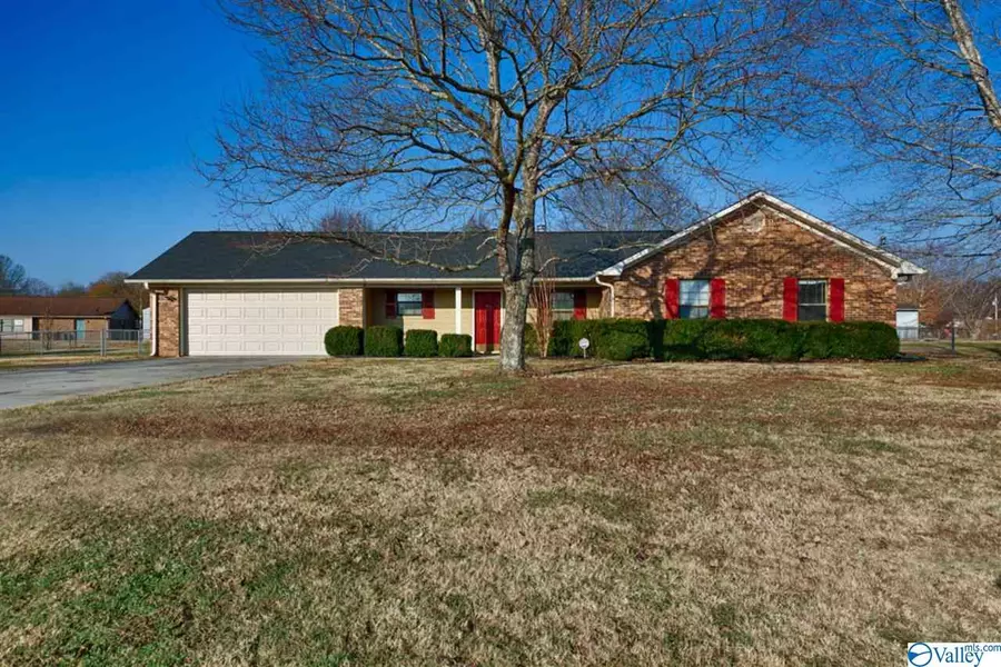 102 Silverstone Circle, Hazel Green, AL 35750