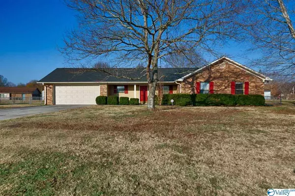 102 Silverstone Circle, Hazel Green, AL 35750