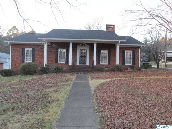 304 Forest Avenue NW,  Fort Payne,  AL 35967