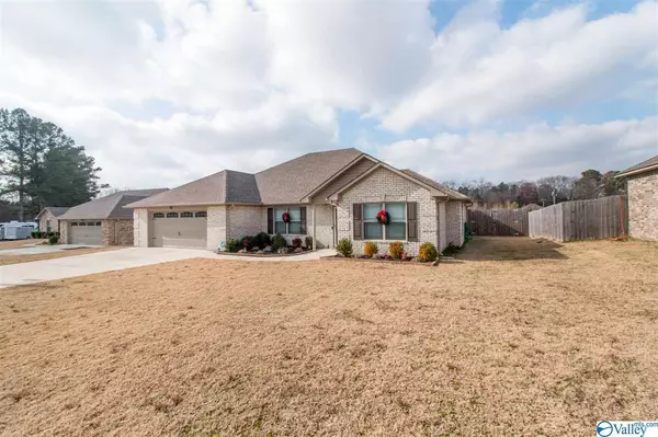 18211 Upland Trail, Athens, AL 35613