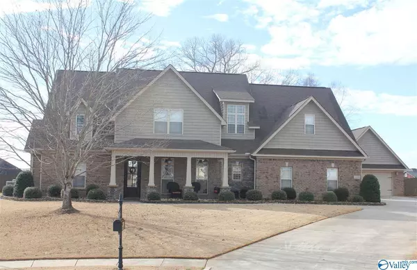 106 Pineoak Ridge Circle, New Market, AL 35761