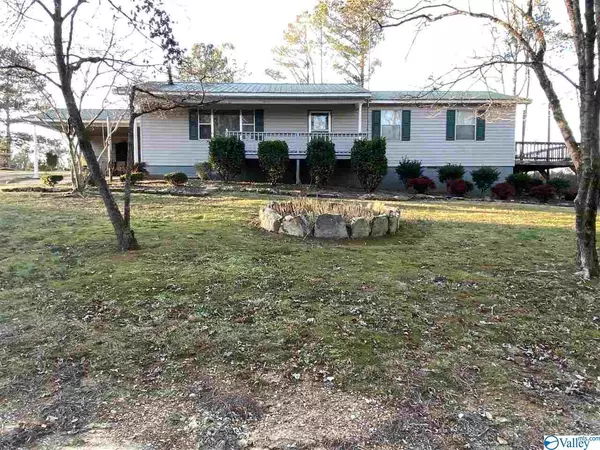 135 White Oak, Sand Rock, AL 35983